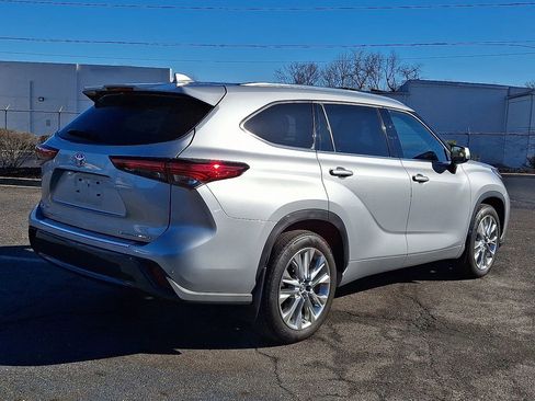 Used 2023 Toyota Highlander Limited image 12