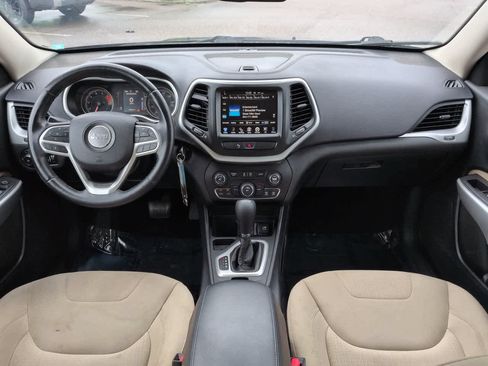 Used 2017 Jeep Cherokee Latitude w/ Safety/Convenience Group FWD image 14