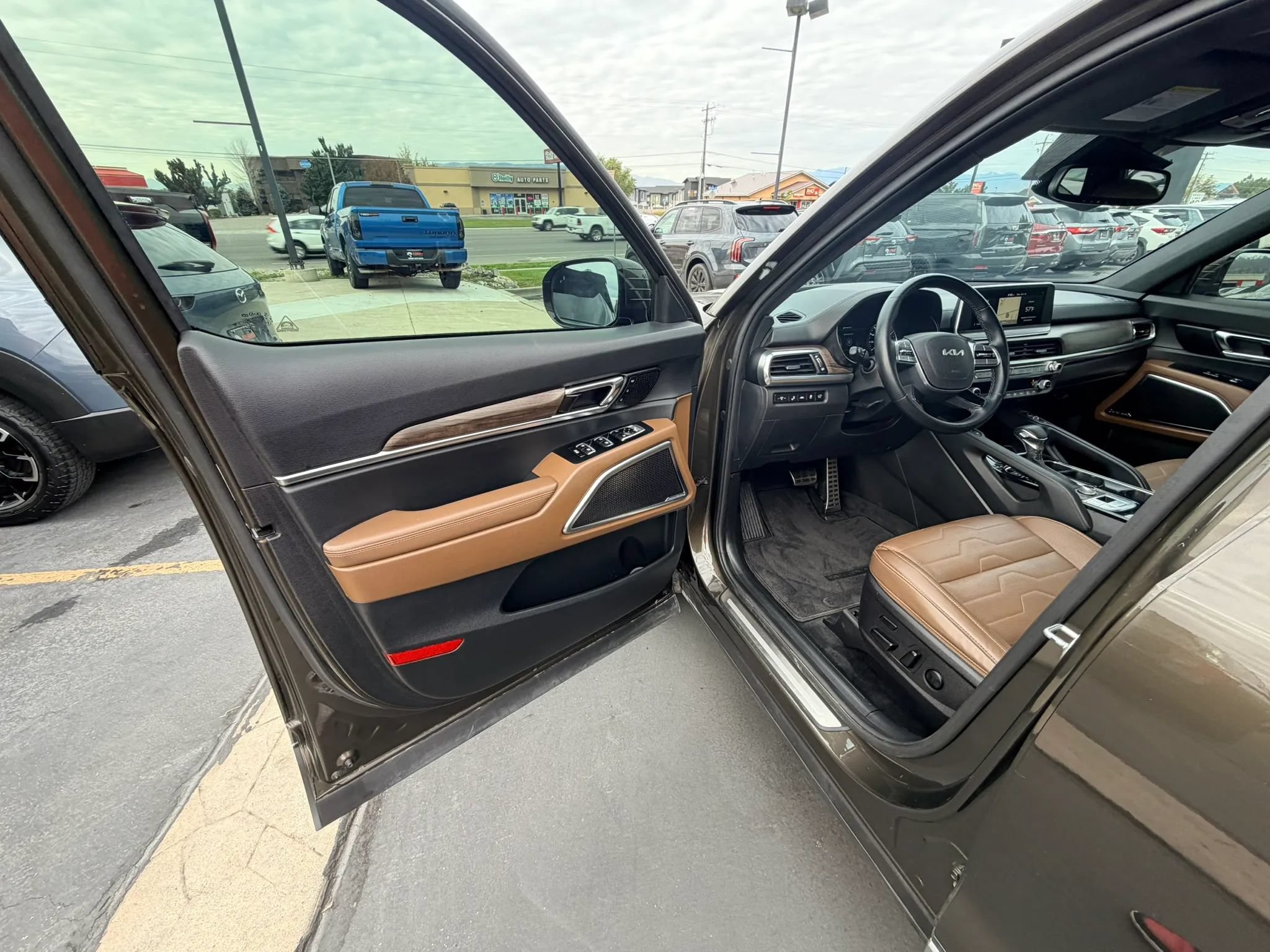 Used 2021 Kia Telluride SX w/ SX Prestige Package AWD/4WD image 9