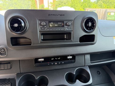 Used 2025 Mercedes-Benz Sprinter 2500 image 22