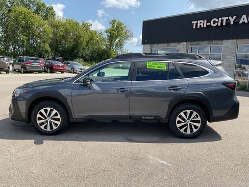 Used 2023 Subaru Outback Premium AWD/4WD image 3