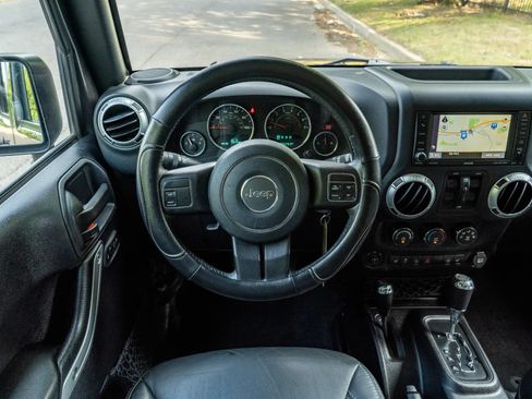 Used 2016 Jeep Wrangler Unlimited Sahara AWD/4WD image 18