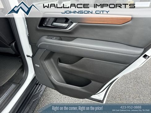 Used 2025 GMC Yukon Denali image 41