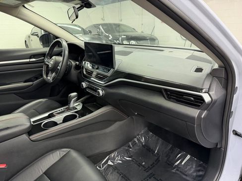 Used 2024 Nissan Altima 2.5 SR w/ SR Premium Package image 18