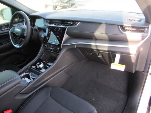 New 2025 Jeep Grand Cherokee L Laredo w/ Luxury Tech Group I image 11