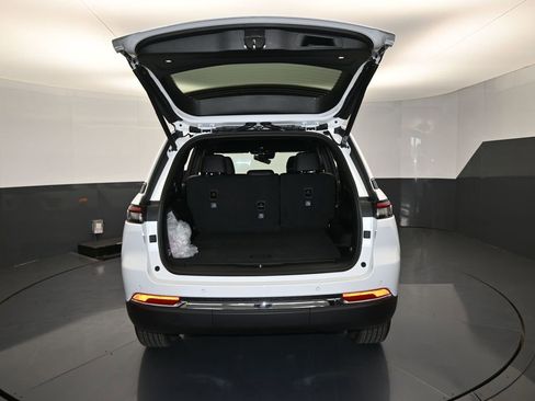 Used 2025 Jeep Grand Cherokee Limited image 37