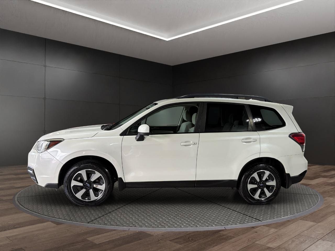 Used 2017 Subaru Forester 2.5i Premium AWD/4WD image 5