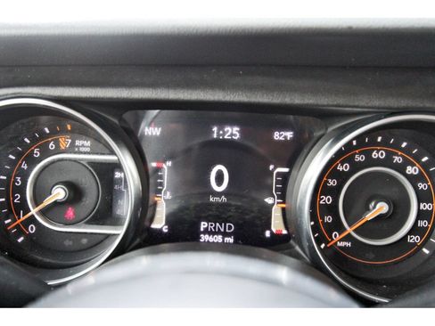 Used 2023 Jeep Gladiator Overland AWD/4WD image 18