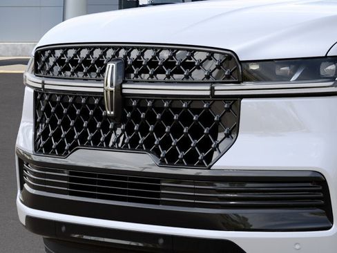 New 2027 Lincoln Navigator Reserve w/ Jet Appearance Package AWD/4WD image 17