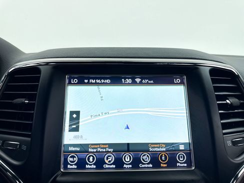 Used 2018 Jeep Grand Cherokee Altitude image 21