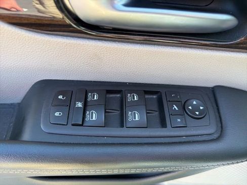 Used 2023 Chrysler Pacifica Limited image 24