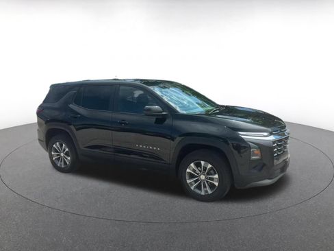 Used 2025 Chevrolet Equinox LT FWD image 2