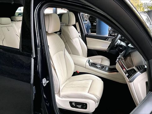 Used 2025 BMW X5 M60i w/ Executive Package image 8