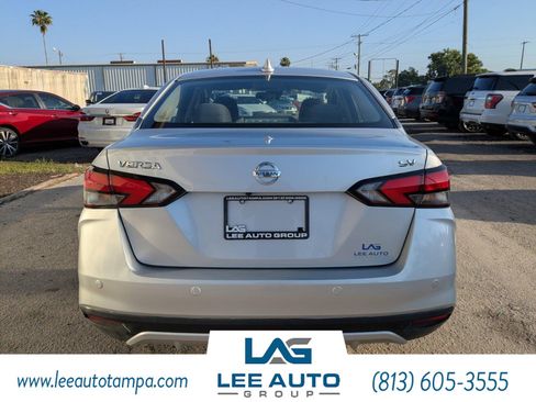 Used 2021 Nissan Versa SV image 4