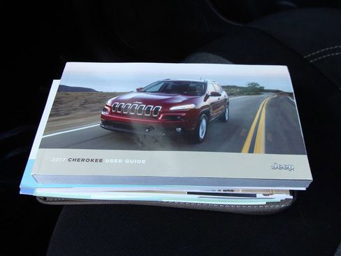 Used 2017 Jeep Cherokee Sport image 34