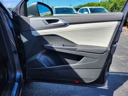 New 2025 Volkswagen Taos SEL image 20