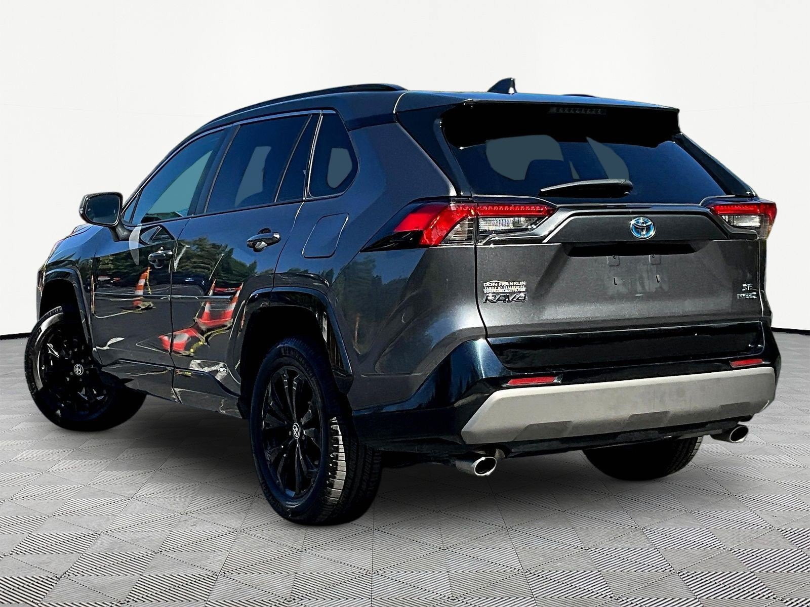 Used 2022 Toyota RAV4 SE w/ SE Grade Weather Package AWD/4WD image 4