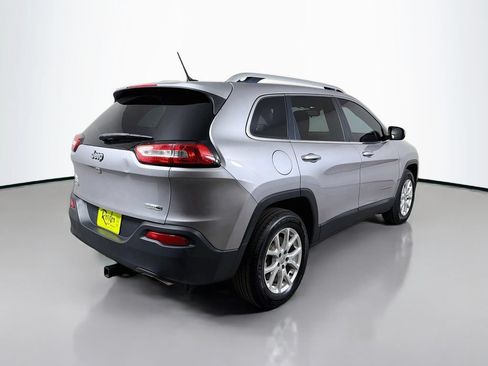 Used 2018 Jeep Cherokee Latitude w/ Cold Weather Group AWD/4WD image 6