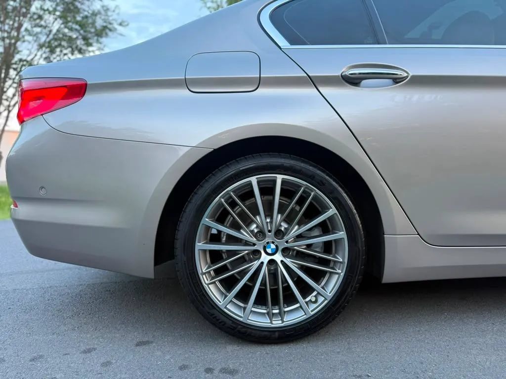 Used 2017 BMW 530i RWD image 11