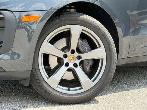 Certified 2024 Porsche Macan AWD/4WD image 6