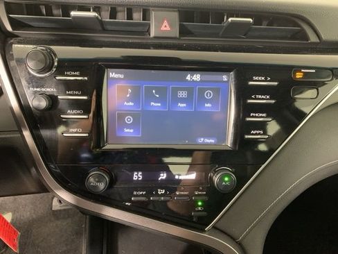 Used 2018 Toyota Camry SE image 23