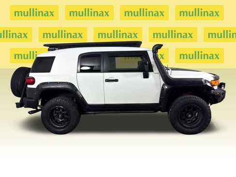 Used 2014 Toyota FJ Cruiser 4WD w/ Upgrade Package image 2