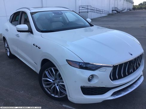 Used 2019 Maserati Levante GranLusso AWD/4WD image 3