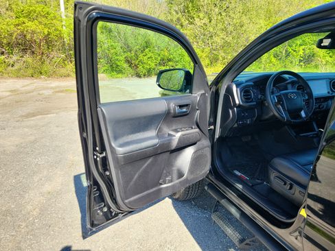 Used 2023 Toyota Tacoma TRD Pro AWD/4WD image 15