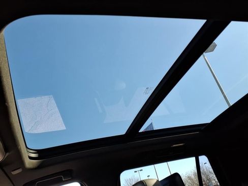 Used 2021 GMC Yukon SLT w/ SLT Luxury Plus Package image 14