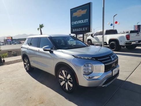 Used 2025 Mitsubishi Outlander SE AWD/4WD image 1