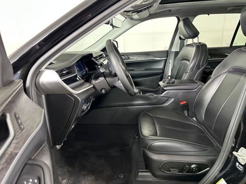 Used 2023 Jeep Grand Cherokee 30th Anniversary image 11