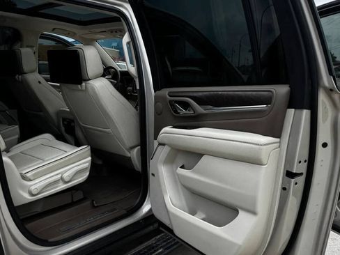 Used 2021 GMC Yukon XL Denali w/ Denali Premium Package AWD/4WD image 17