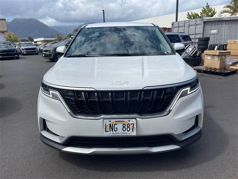 Used 2024 Kia Carnival LX image 2