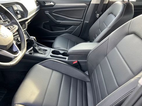 Used 2024 Volkswagen Jetta SE image 9