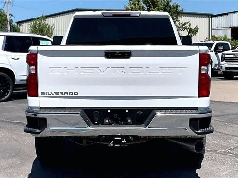 Used 2024 Chevrolet Silverado 2500 LT AWD/4WD image 4