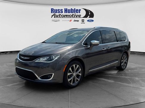 Used 2018 Chrysler Pacifica Limited w/ Tire & Wheel Group FWD image 1