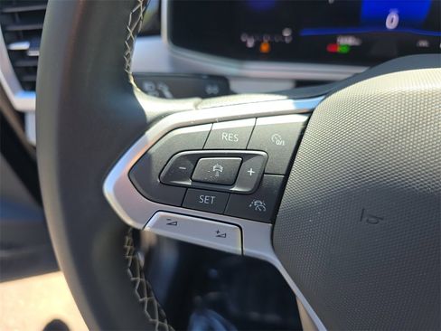 Used 2025 Volkswagen Taos SE image 26