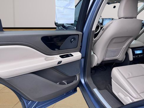 Used 2021 Lincoln Aviator Reserve w/ Equipment Group 201A image 35