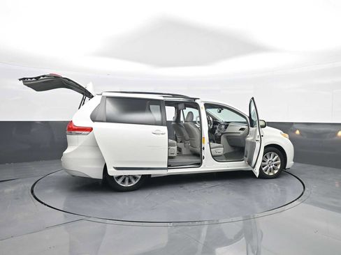 Used 2011 Toyota Sienna Limited image 45