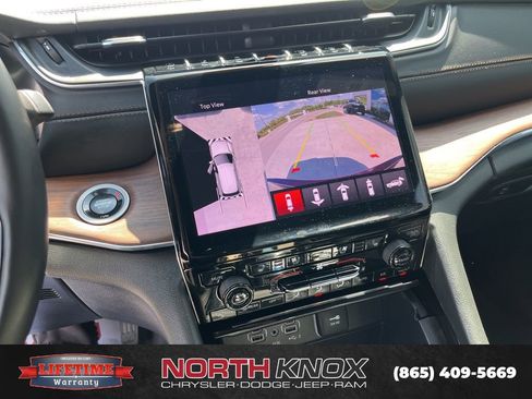 Used 2025 Jeep Grand Cherokee Summit AWD/4WD image 9