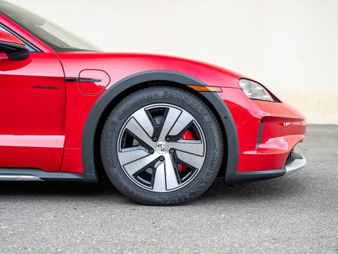 Used 2025 Porsche Taycan 4S image 9