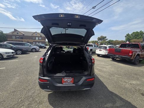 Used 2017 Jeep Cherokee Limited AWD/4WD image 35