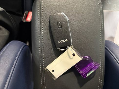 Certified 2025 Kia Seltos S image 30