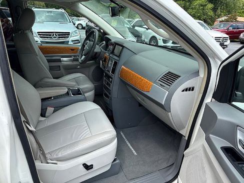 Used 2008 Chrysler Town & Country Limited w/ Entertainment Group #3 image 19