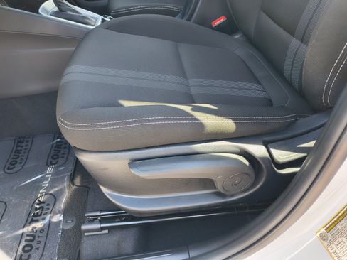 Used 2024 Hyundai Venue SEL FWD image 19