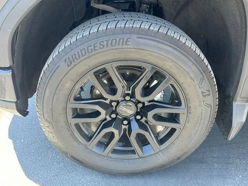 Used 2022 GMC Sierra 1500 AT4 w/ AT4 Premium Package AWD/4WD image 14