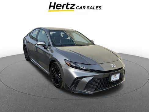 Used 2025 Toyota Camry SE image 1