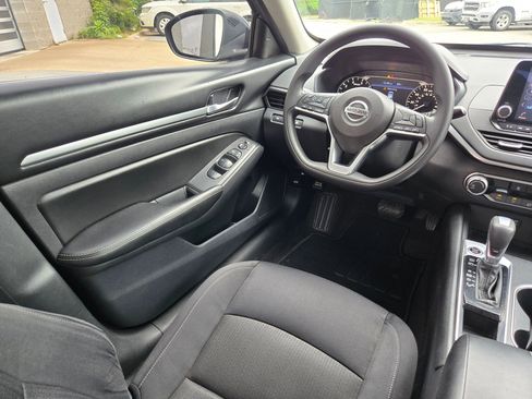 Used 2022 Nissan Altima 2.5 SV FWD image 9