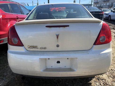 Used 2009 Pontiac G6 Sedan w/ Sun And Sound Package image 4