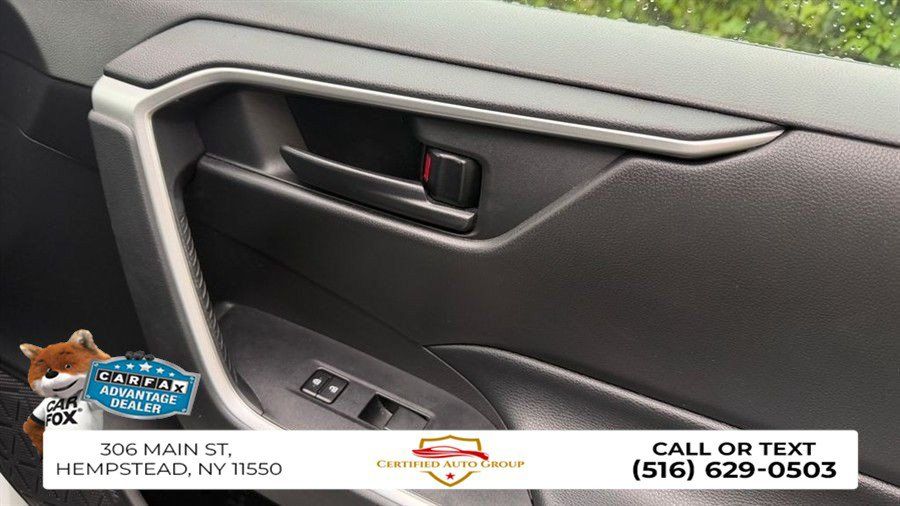 Used 2020 Toyota RAV4 LE AWD/4WD image 21